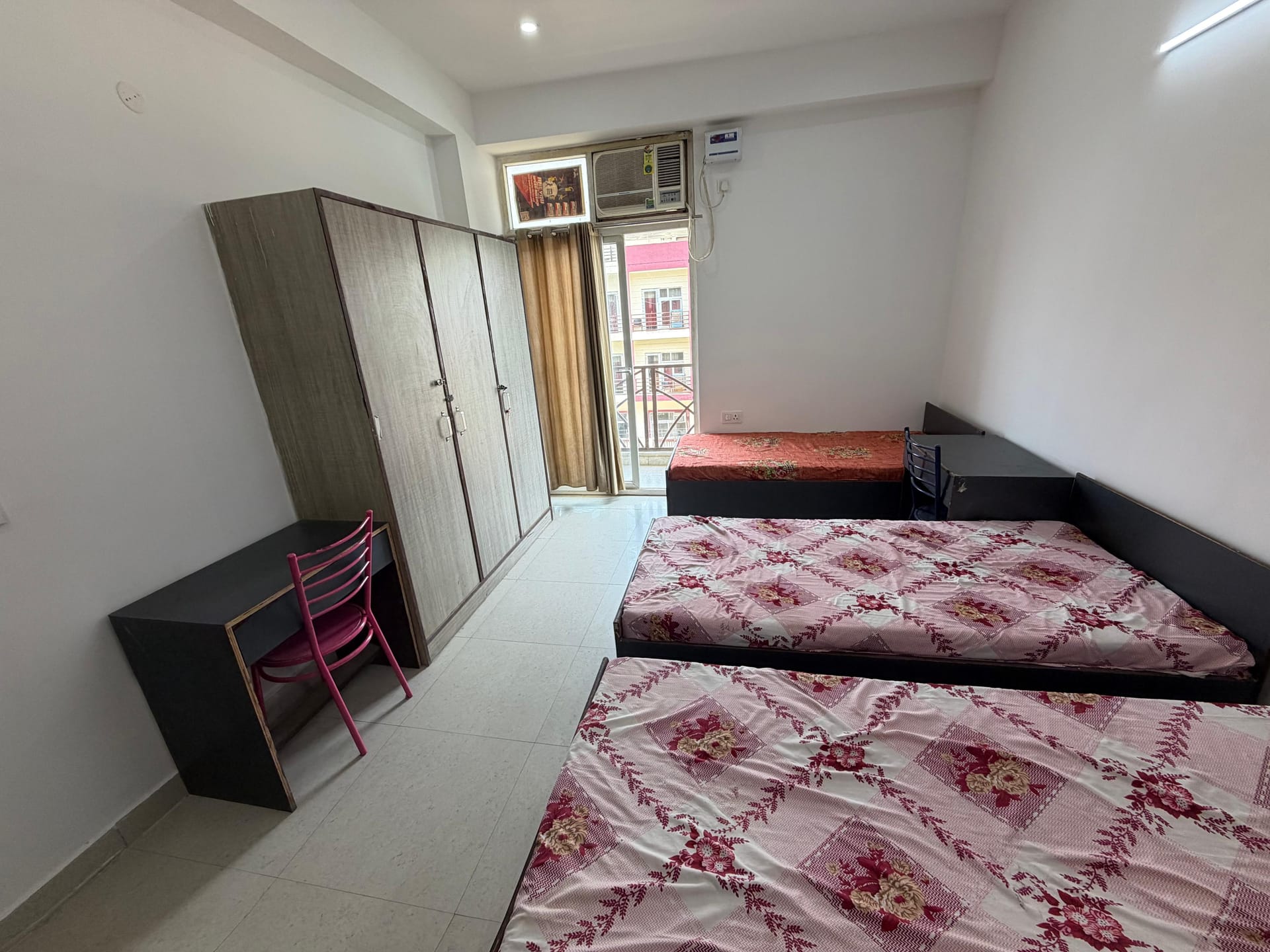 White House Girls Hostel Gallery Image 6